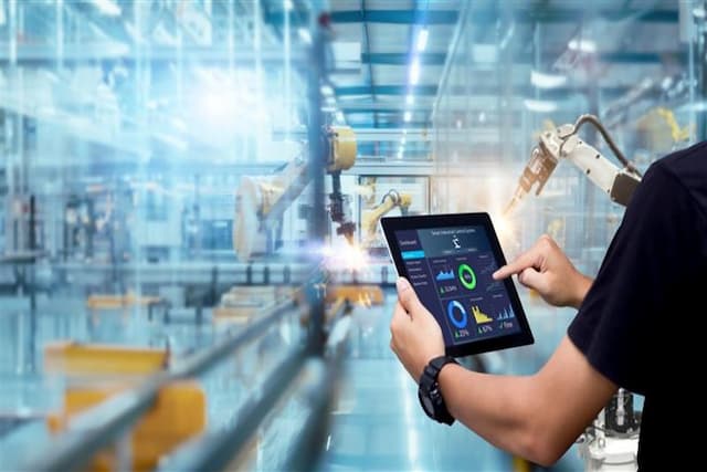 The Future of Energy Management: Integrating IoT and Smart Monitoring Systems 